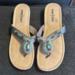 NWOT Minnetonka Beaded Thong Sandal